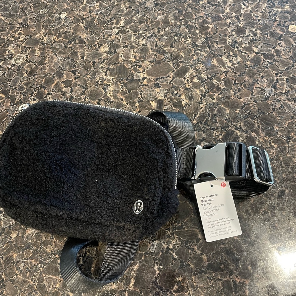 Lululemon everywhere belt bag
